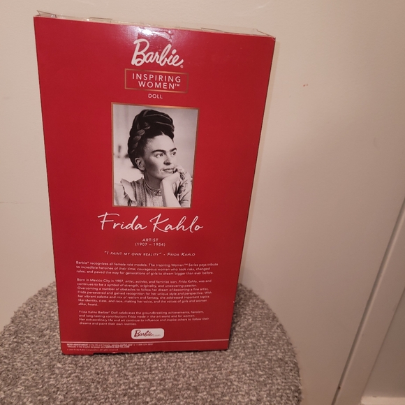 Mattel Frida Kahlo Inspiring Women Barbie - Picture 5 of 6